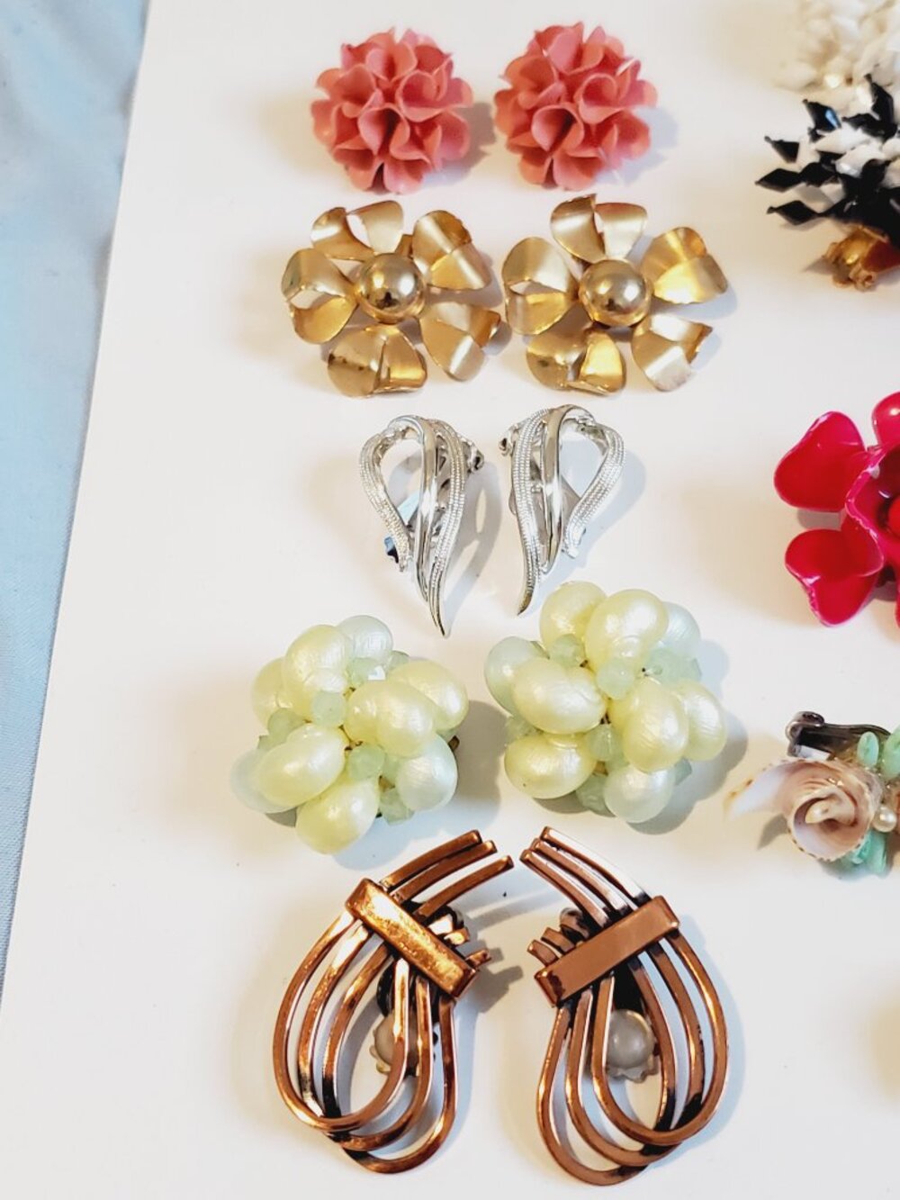 28 Pair of clip on Earrings , items # B-1002-1029, . wt. 289 grams. - Picture 2 of 16